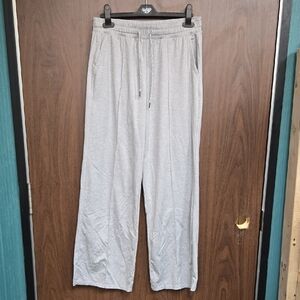 Kirkland Signature Size M Light Grey Lightweight Pintuck Pant